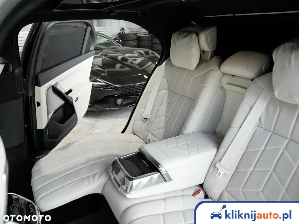 BMW Seria 7 740d xDrive mHEV sport - 7