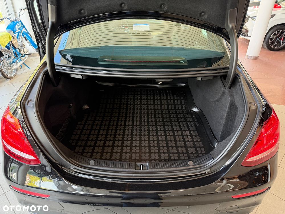 Mercedes-Benz Klasa E 220 d 4-Matic 9G-TRONIC - 7