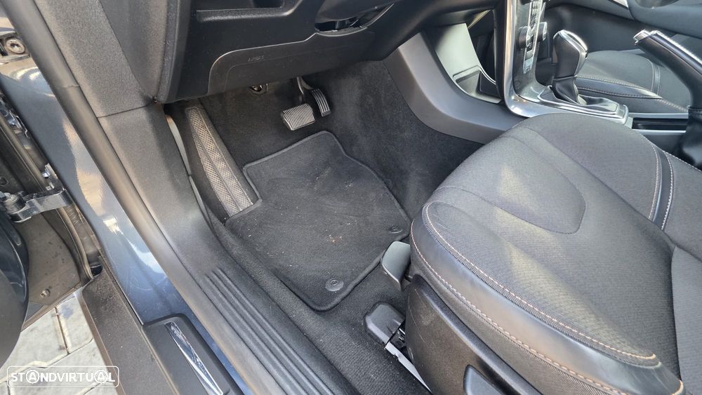 Volvo V40 2.0 D3 Momentum Geartronic - 8