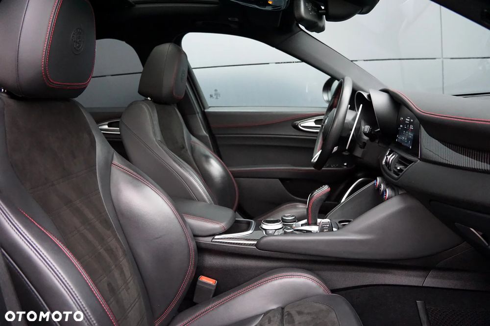 Alfa Romeo Giulia 2.0 Turbo 16V AT8-Q4 Veloce Ti - 30