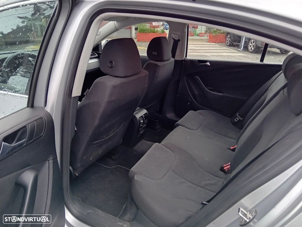 VW Passat 2.0 TDI Confortline - 6
