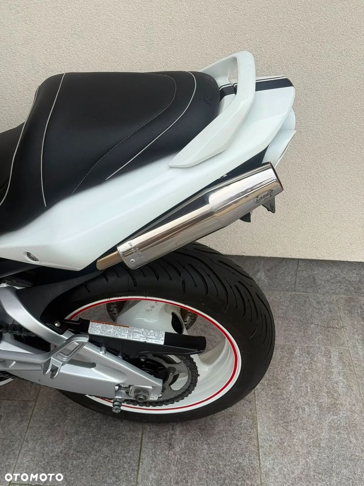Suzuki GSR - 20