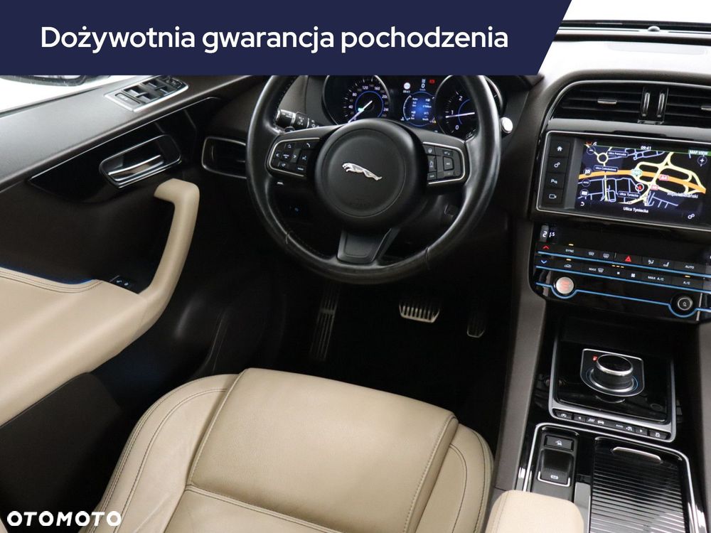 Jaguar F-Pace - 8