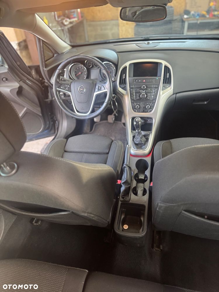 Opel Astra 1.6 Turbo Design Edition - 18