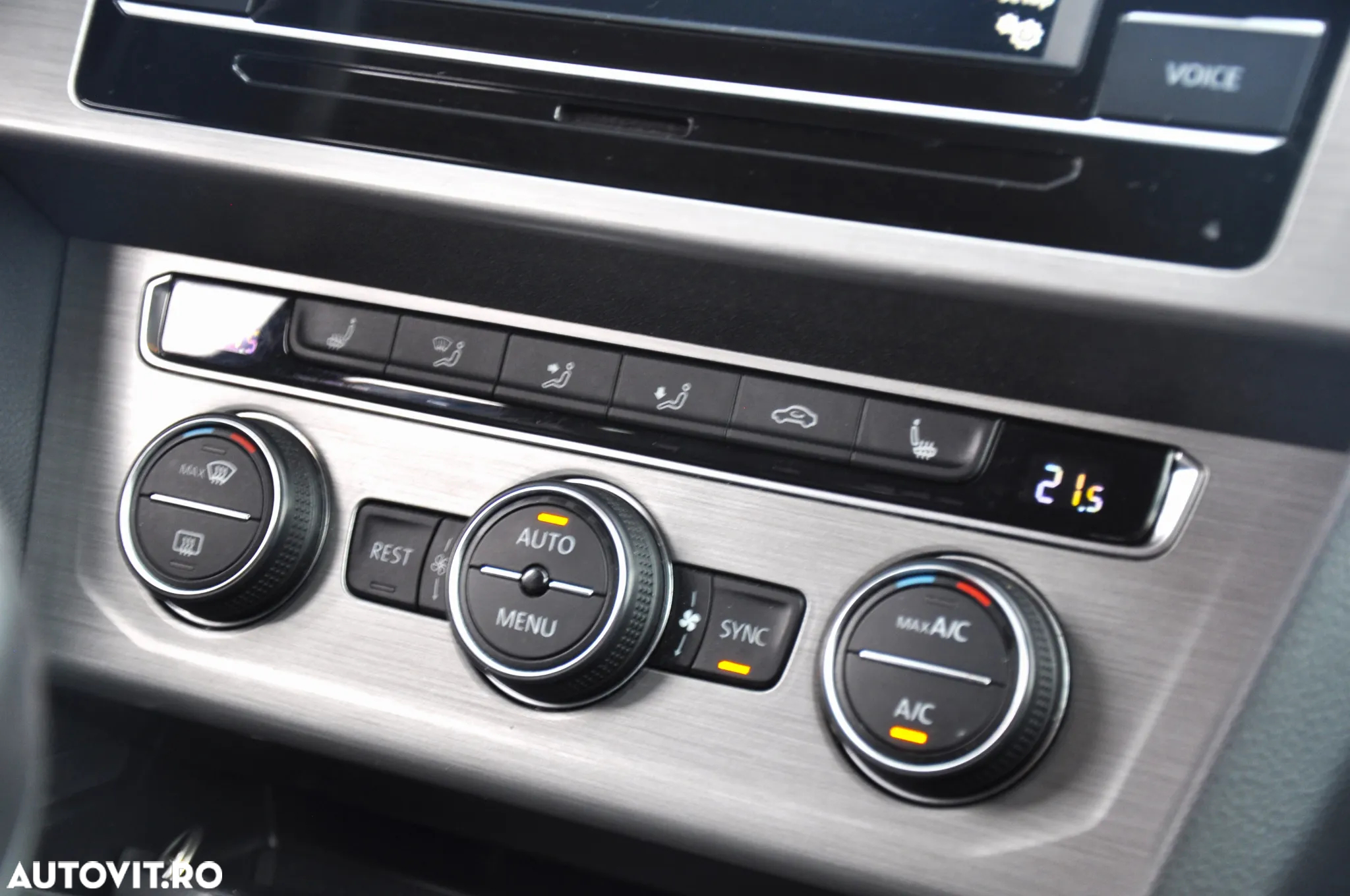 Volkswagen Passat Variant 2.0 TDI DSG Trendline - 19