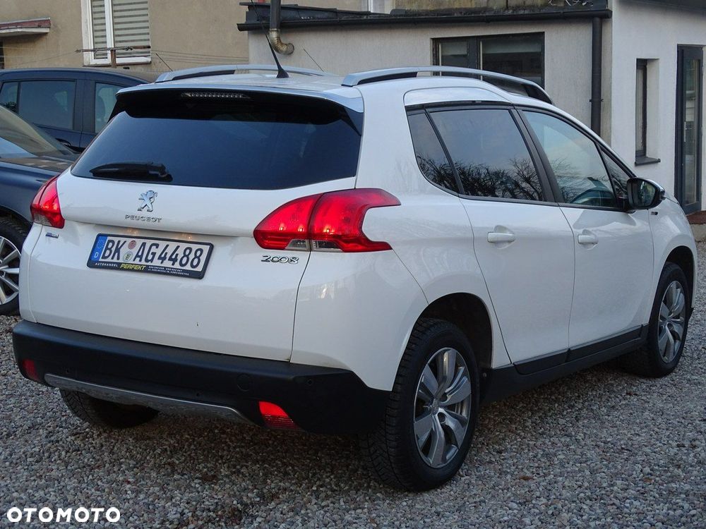 Peugeot 2008 1.2 Pure Tech Style - 12