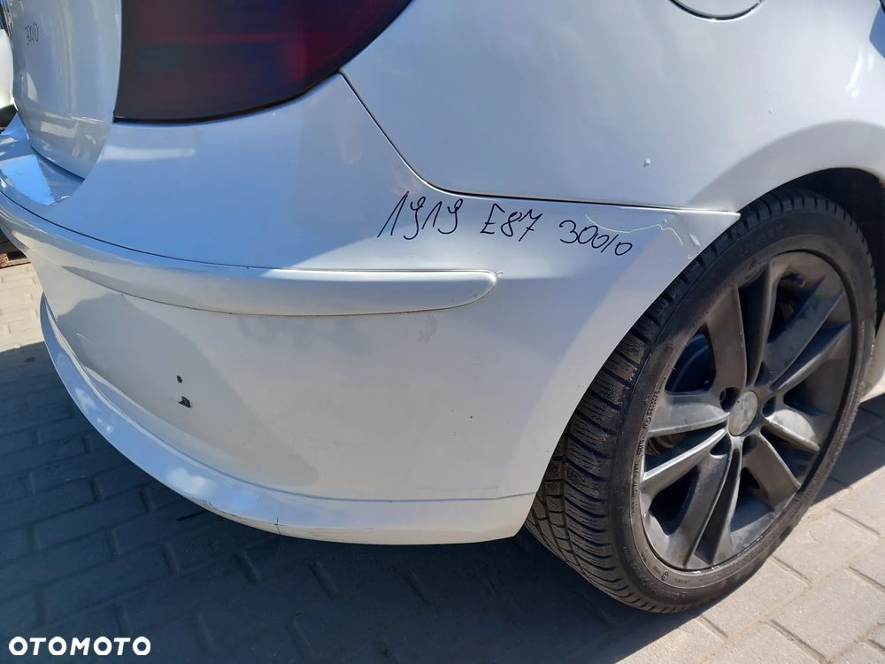 BMW E87 ZDERZAK TYLNY TYŁ KOLOR: 300 - 2