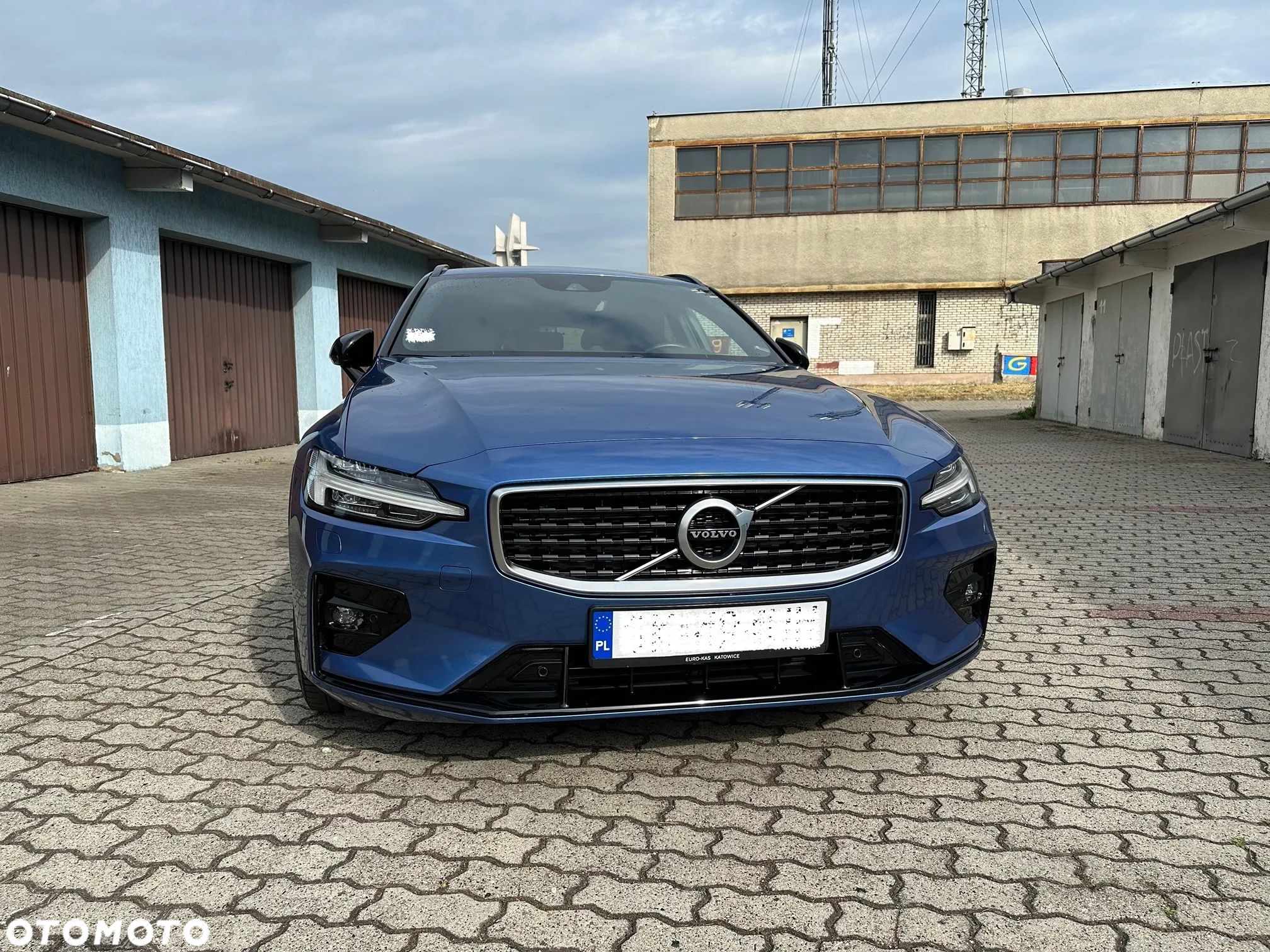 Volvo V60 D4 R-Design - 1