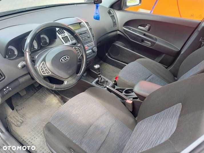 Kia Ceed - 4
