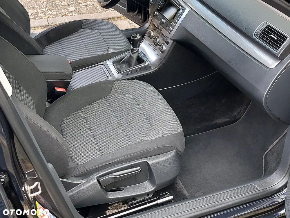 Volkswagen Passat 1.6 TDI BlueMotion Technology Comfortline - 8