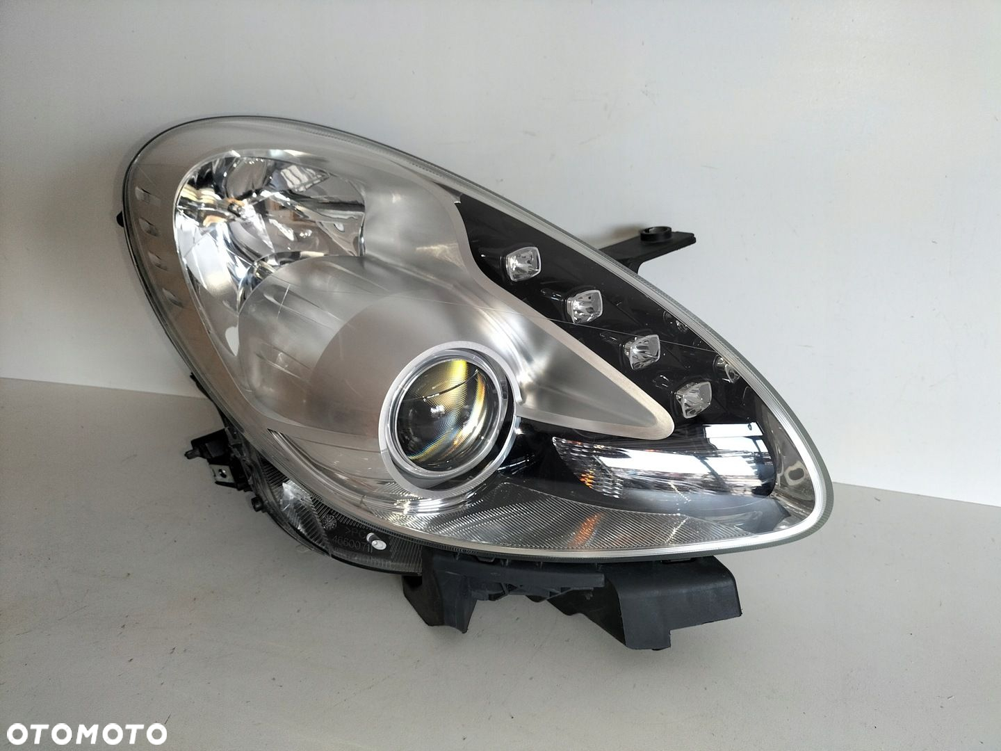 Lampa przednia reflektor prawa ALFA ROMEO GIULIETTA 10- - 2
