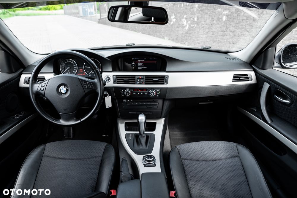 BMW Seria 3 320d xDrive DPF - 27
