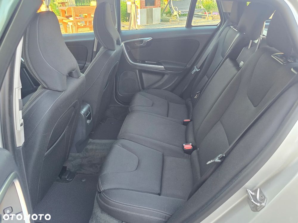 Volvo V60 D4 Momentum - 20