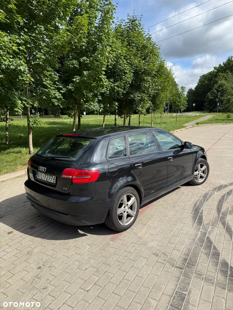 Audi A3 Sportback 1.6 TDI DPF Ambiente - 2