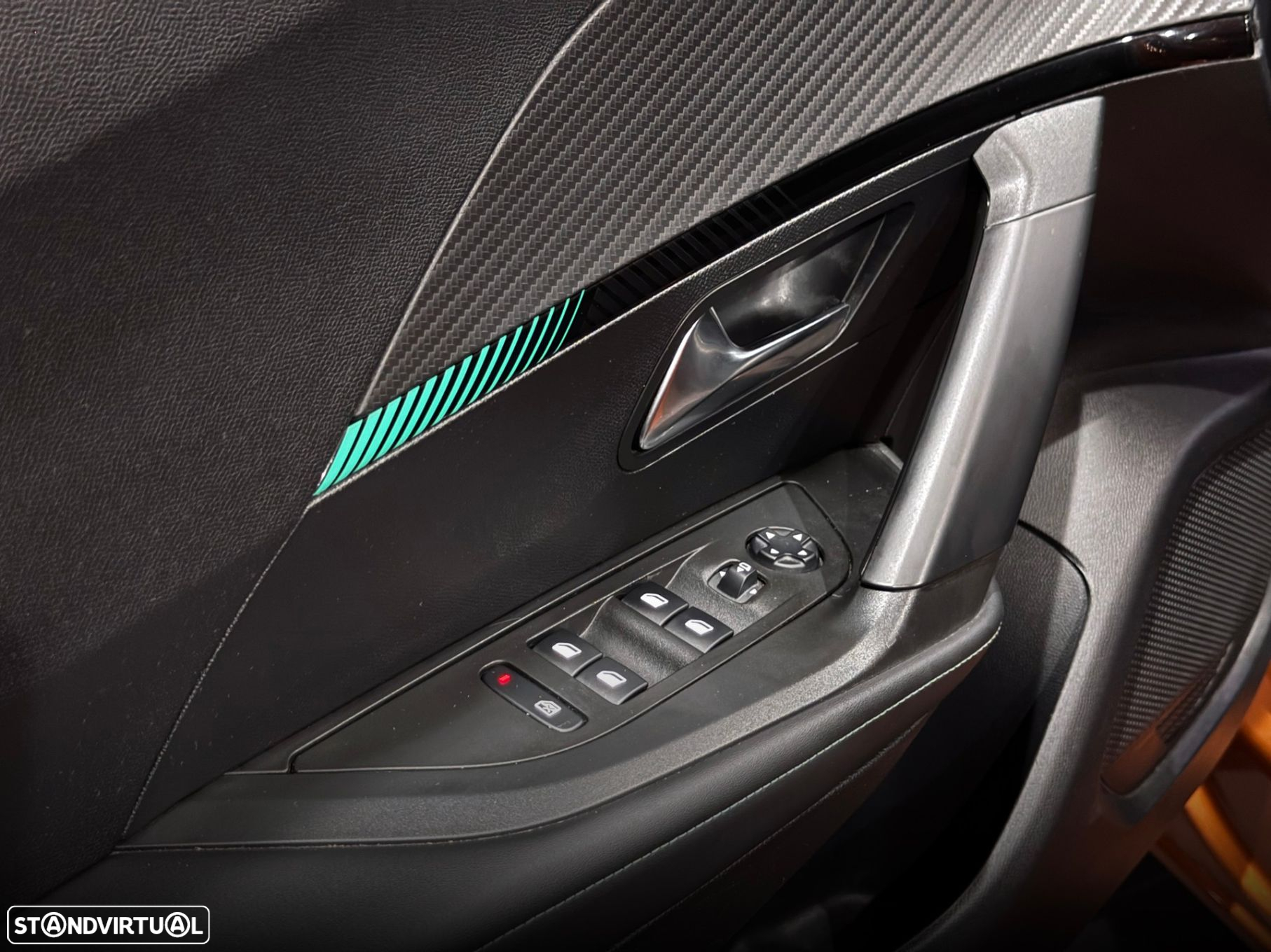 Peugeot 2008 1.2 PureTech Allure Pack EAT8 - 15