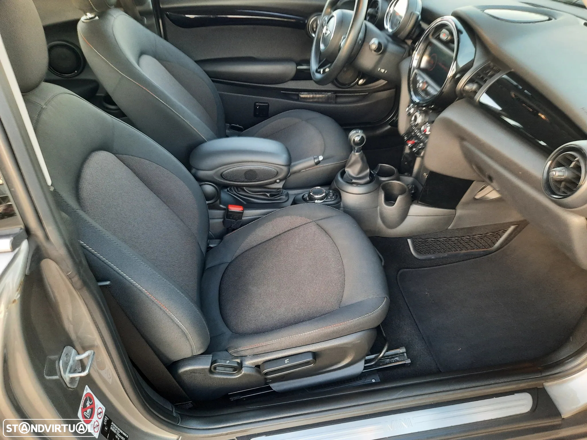 MINI 3 Portas One D - 15