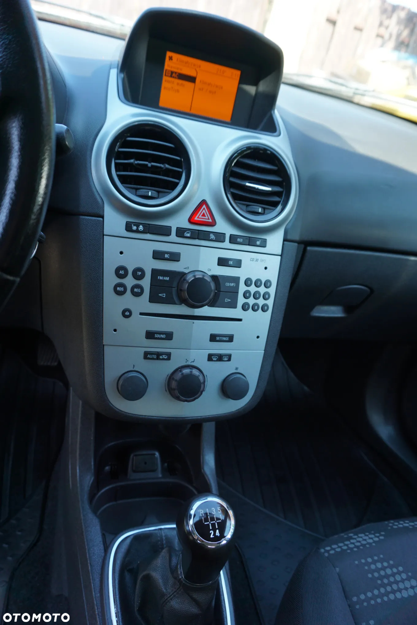 Opel Corsa 1.2 16V Essentia - 20