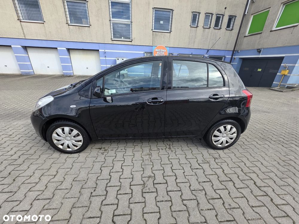 Toyota Yaris 1.3 Luna Premium - 4