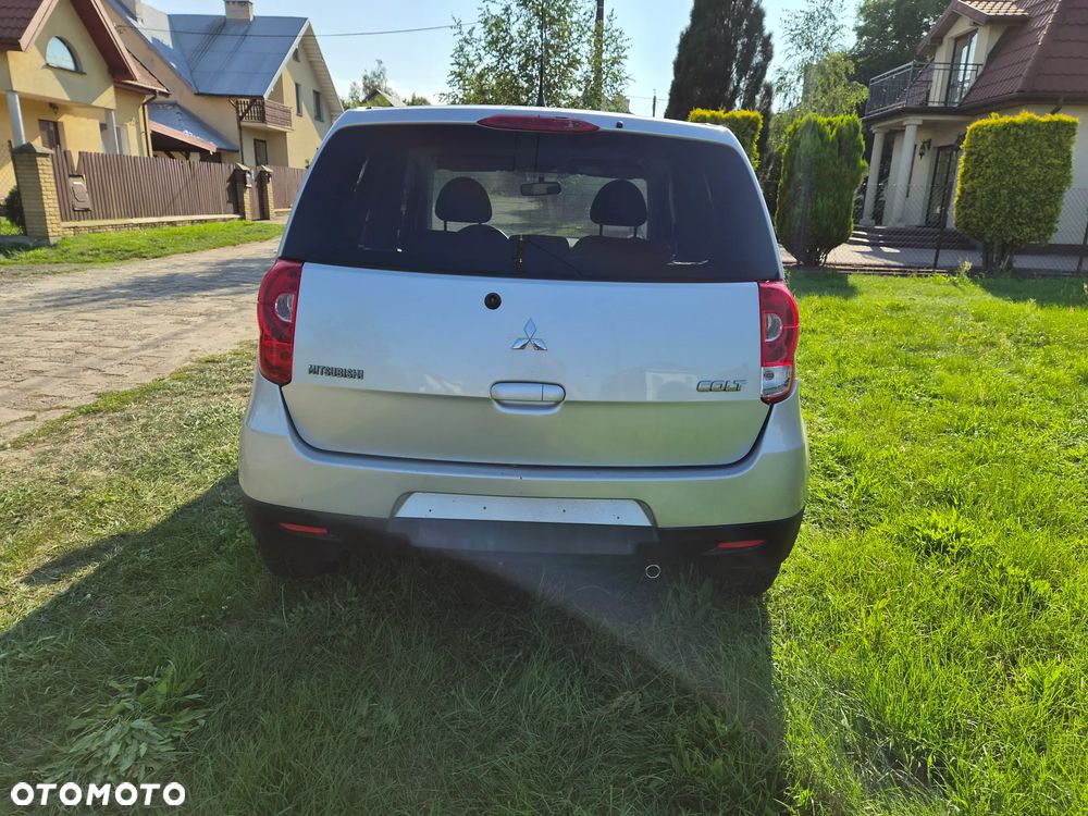Mitsubishi Colt - 10