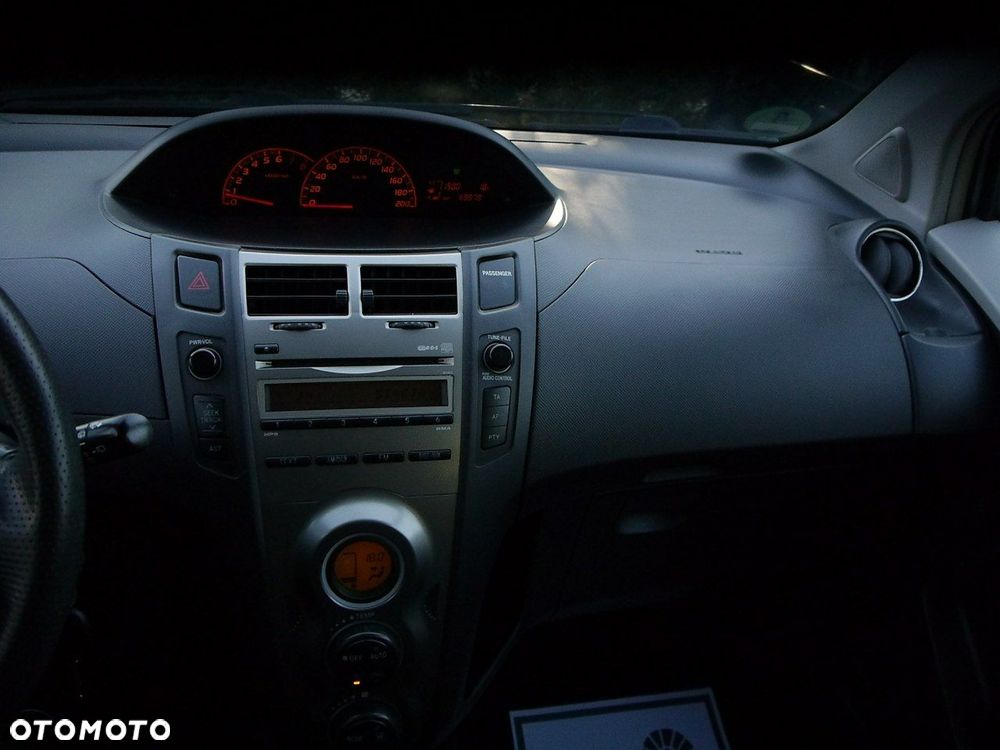 Toyota Yaris 1.33 VVT-i Executive - 23