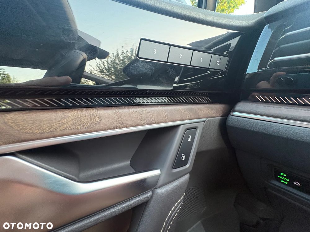 Volkswagen Touareg - 13