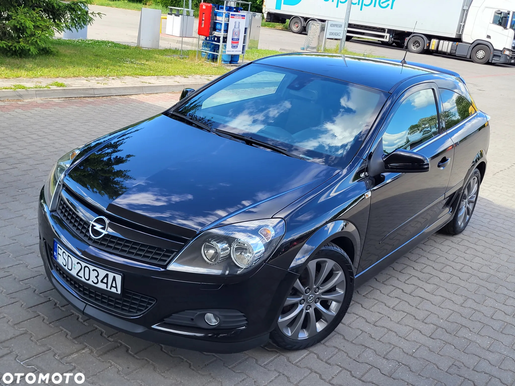 Opel Astra GTC 1.6 Cosmo - 36