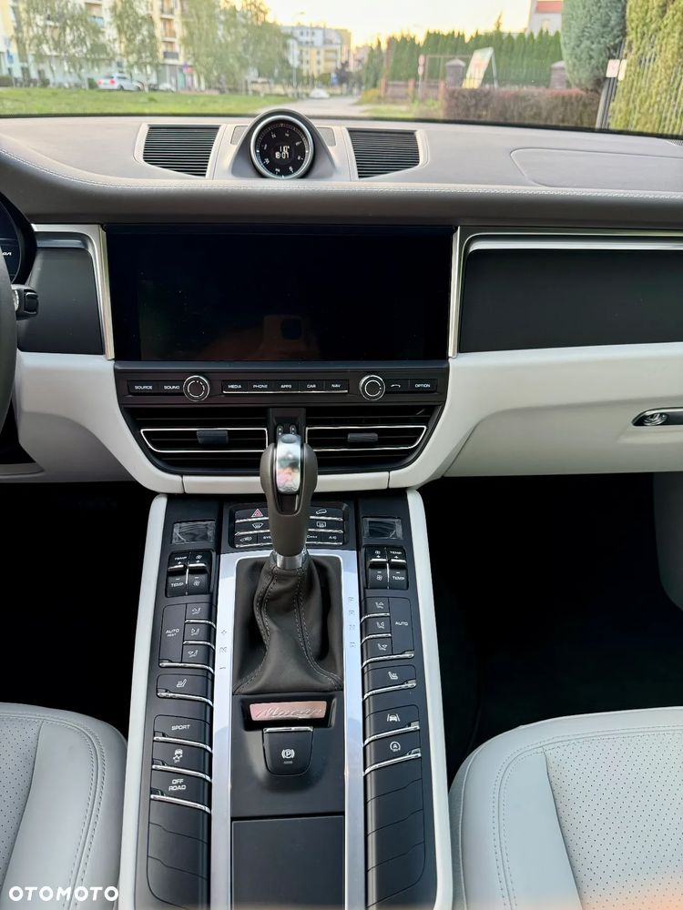 Porsche Macan Standard - 22