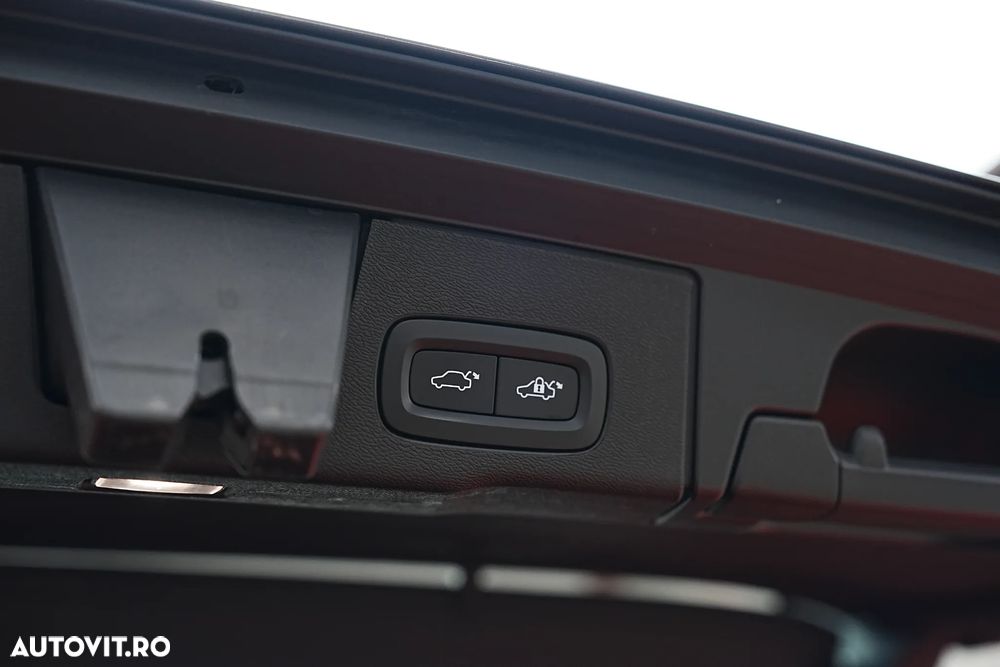 Volvo XC 60 Recharge T6 Twin Engine eAWD R-Design Expression - 36