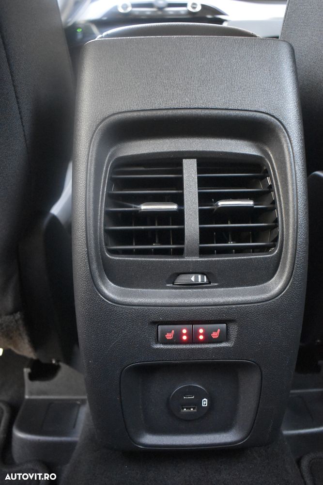 Ford Kuga - 37