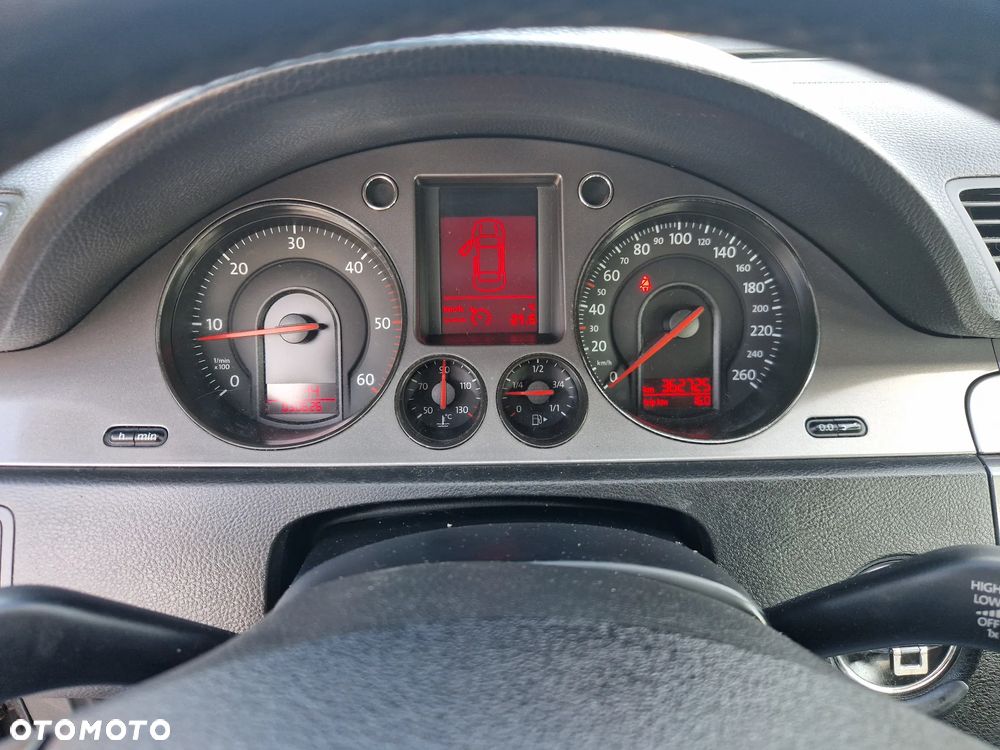 Volkswagen Passat 1.9 TDI Comfortline - 23