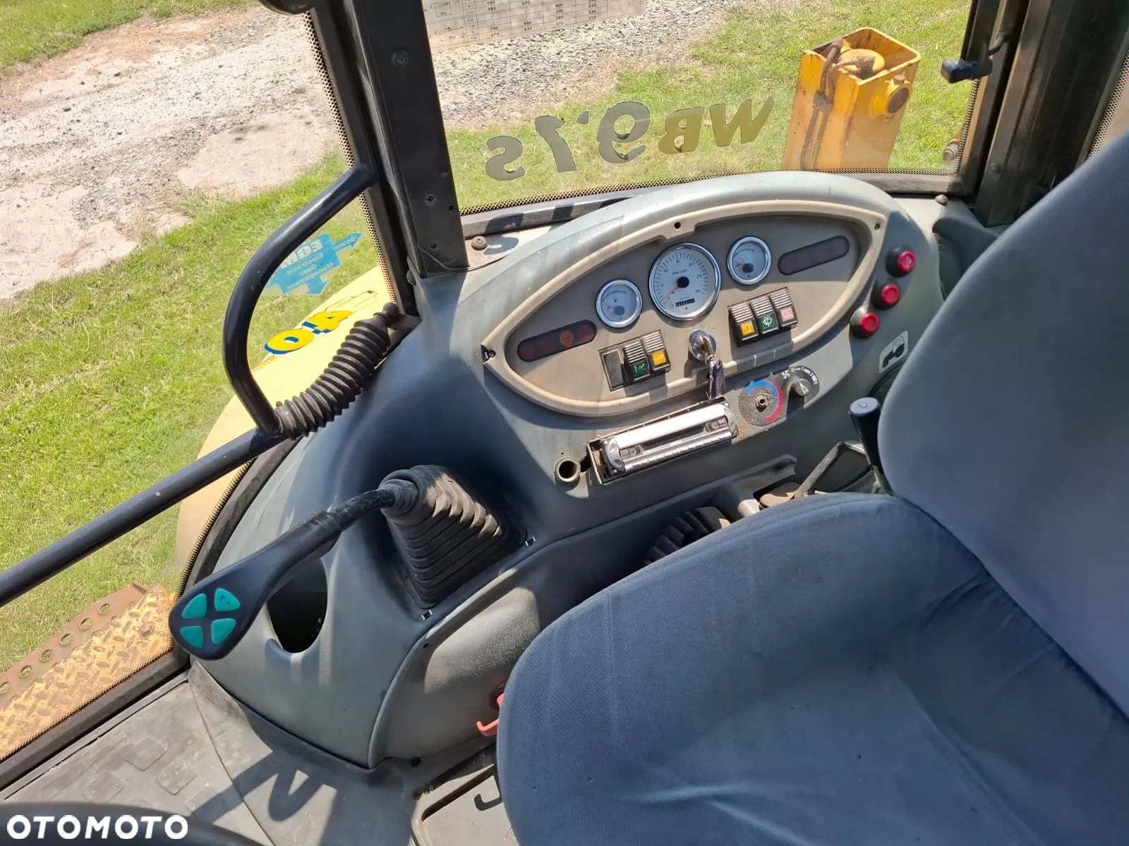 Komatsu WB97S-2 - 29