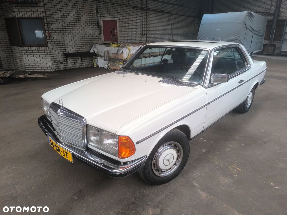 Mercedes-Benz 280 - 8