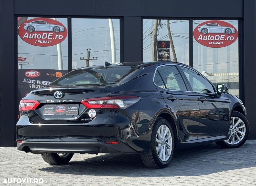 Toyota Camry - 4