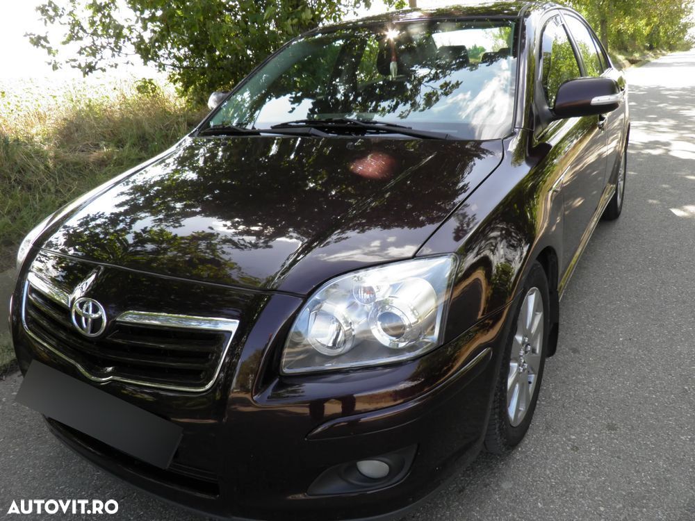 Toyota Avensis 1.6 Sedan Luna - 2