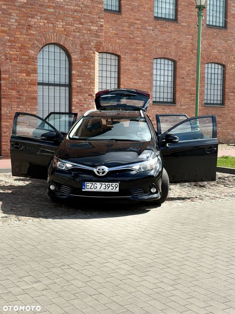 Toyota Auris 1.4 D-4D Premium Comfort - 4