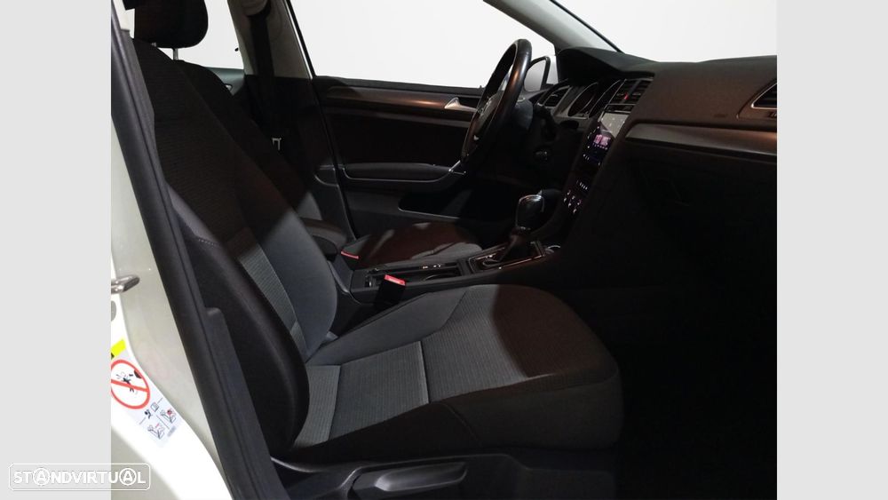 VW Golf 1.0 TSI Confortline DSG - 12