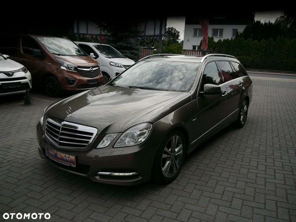 Mercedes-Benz Klasa E 200 CGI BlueEFFICIENCY 7G-TRONIC Avantgarde - 4
