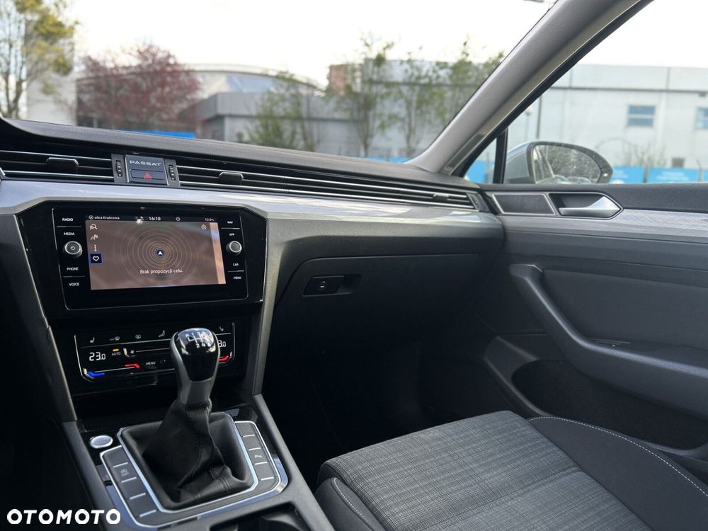 Volkswagen Passat Variant 2.0 TDI EVO Business - 19