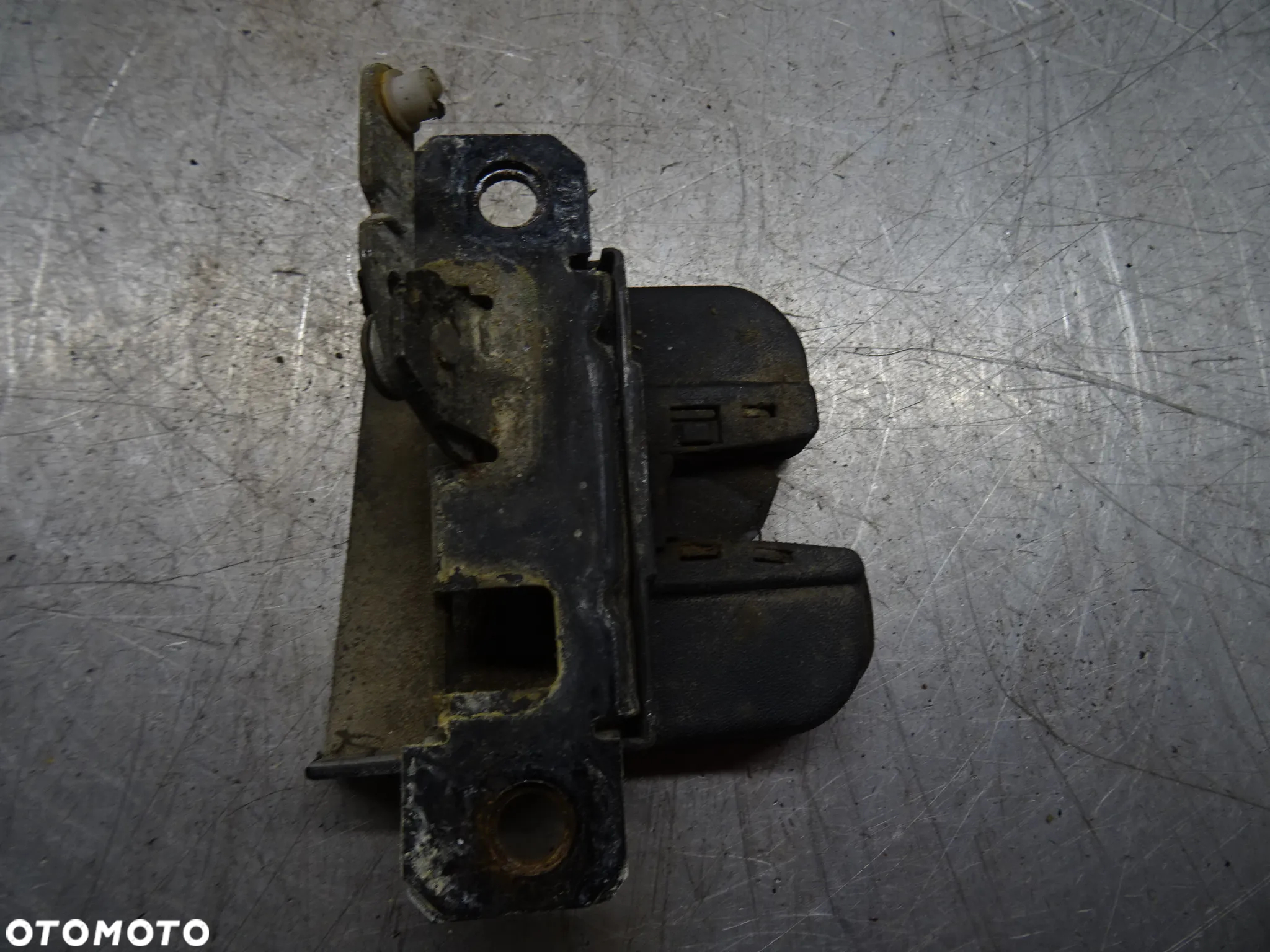 VW TRANSPORTER T5 1.9 TDI ZAMEK RYGIEL DRZWI BAGAŻNIKA DOLNY TYŁ 7H0827506C4 - 2