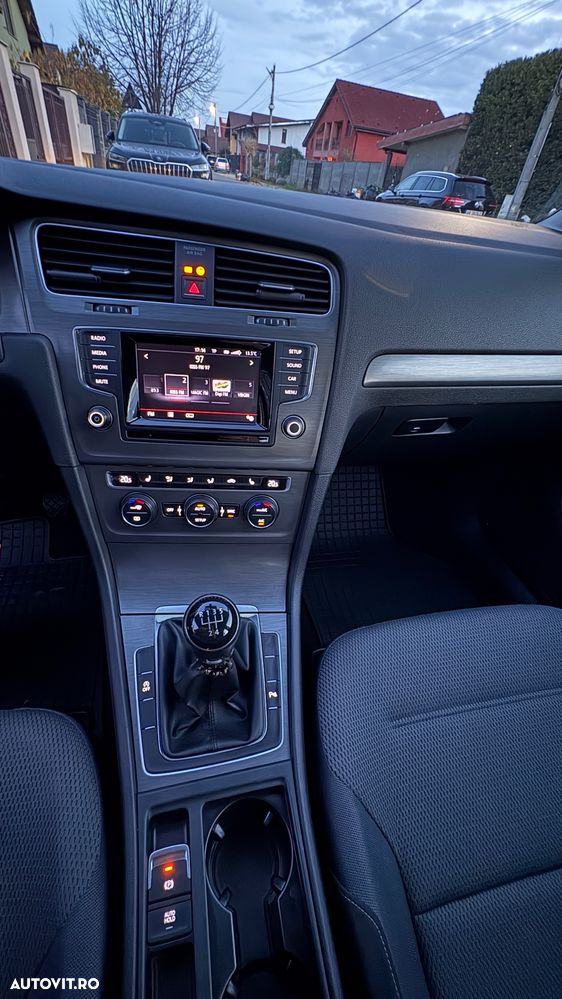 Volkswagen Golf - 15