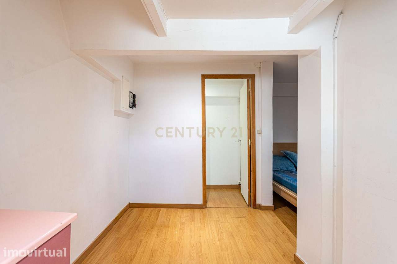 Apartamento com enorme potencial na prestigiada zona da Lapa / Estrela - Grande imagem: 4/23