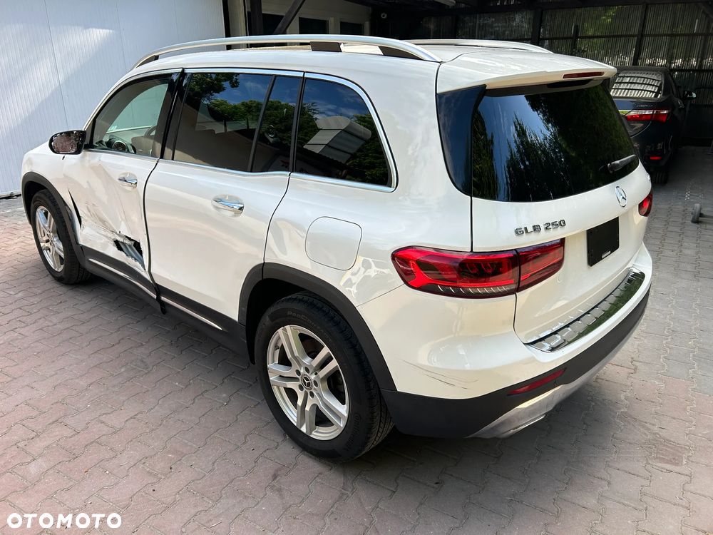 Mercedes-Benz GLB 250 4Matic 8G-DCT Progressive - 3