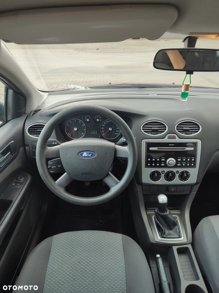 Ford Focus 1.6 Trend - 15