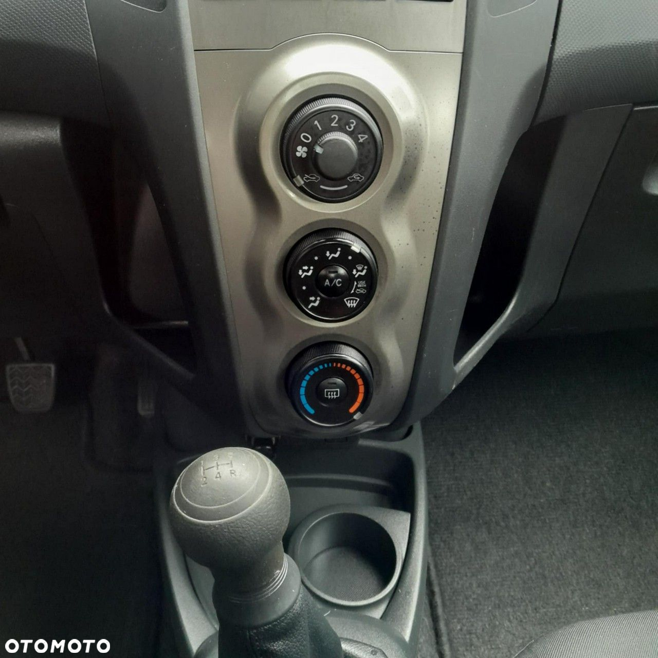 Toyota Yaris - 12