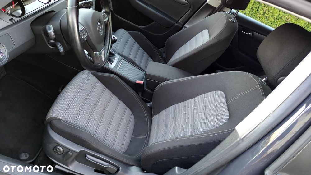 Volkswagen Passat 2.0 TDI Highline - 17