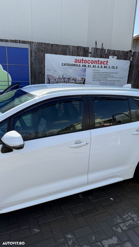 Toyota Corolla 2.0 HSD Exclusive Plus GR Sport Bi-Tone - 19