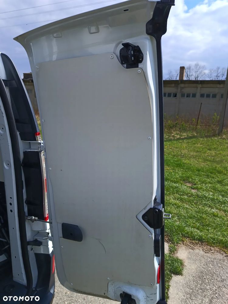 Renault Kangoo wersja MAXI LONG 1.5 diesel 110kM 2017 rok Bogate wyposażenie- WEBASTO, navigacja NISKI PRZEBIEG-142 tyś. SPRAWNY 100% ZAREJESTROWANY!! - 26