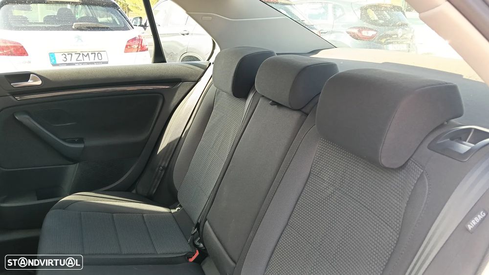 VW Jetta 1.6 TDi Confortline - 8