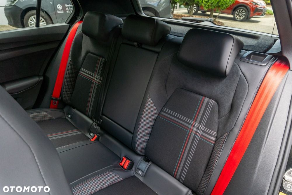 Volkswagen Golf - 32