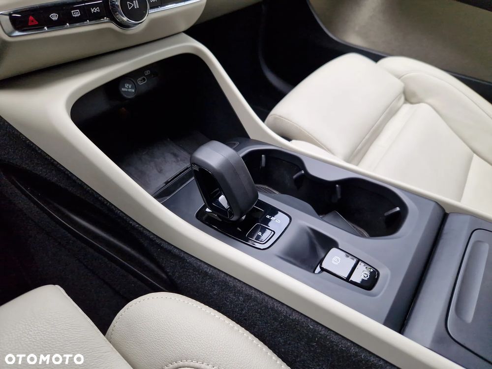 Volvo XC 40 B3 Plus Bright - 19